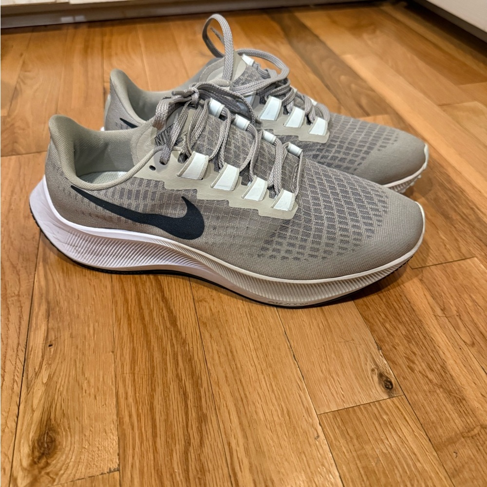 Nike Men's Athletic Gray and White Shoes